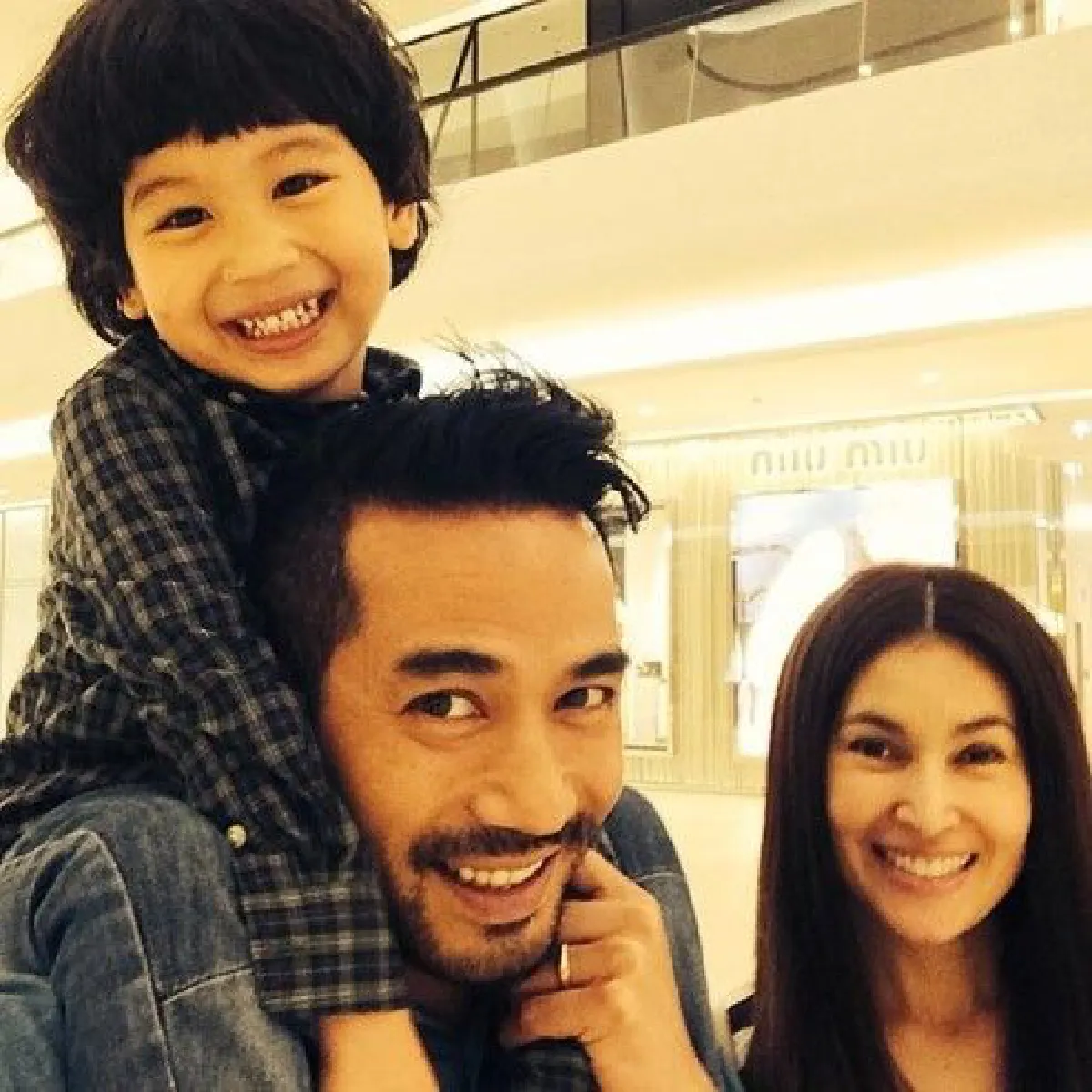 "ตุ้ย ธีรภัทร์" ยันสัมพันธ์รัก "แอนนา" ยังคงเดิม