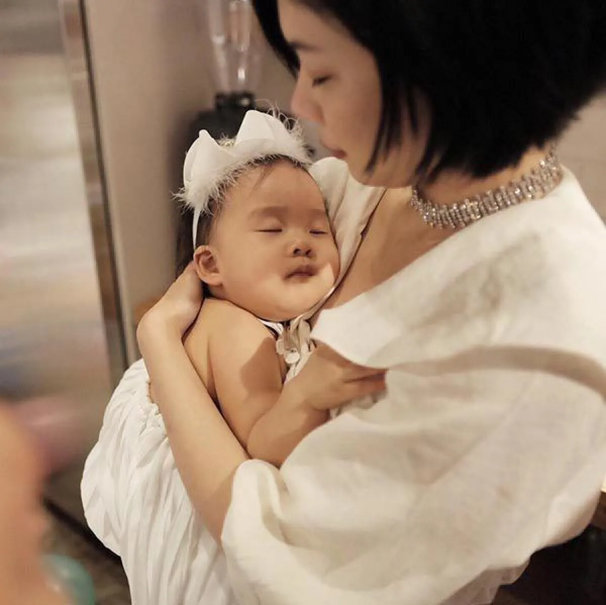 กุ๊บกิ๊บ โบกมือลาพิธีกร ตื่นมาคุย ขอทุ่มเวลาดูแลน้องเป่าเปา