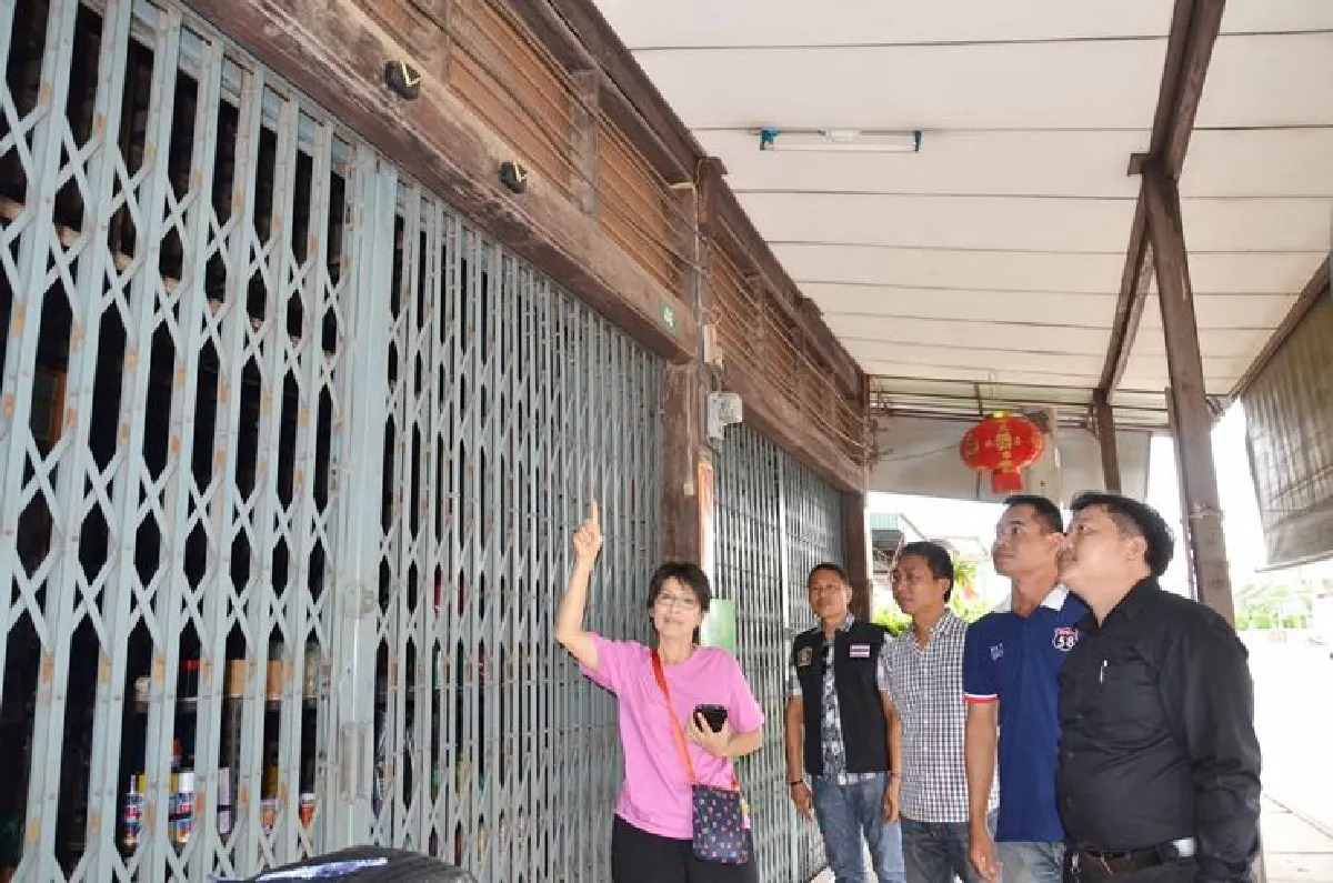 โจรแสบขโมยป้ายชื่อร้านโบราณส่งขายตลาดมืด