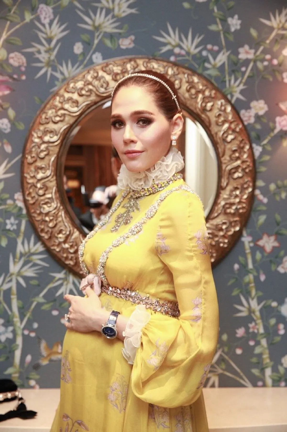 ส่องแฟชั่นสุดปังบนพรมแดงเซี่ยงไฮ้ของว่าที่คุณแม่ ชมพู่ อารยา