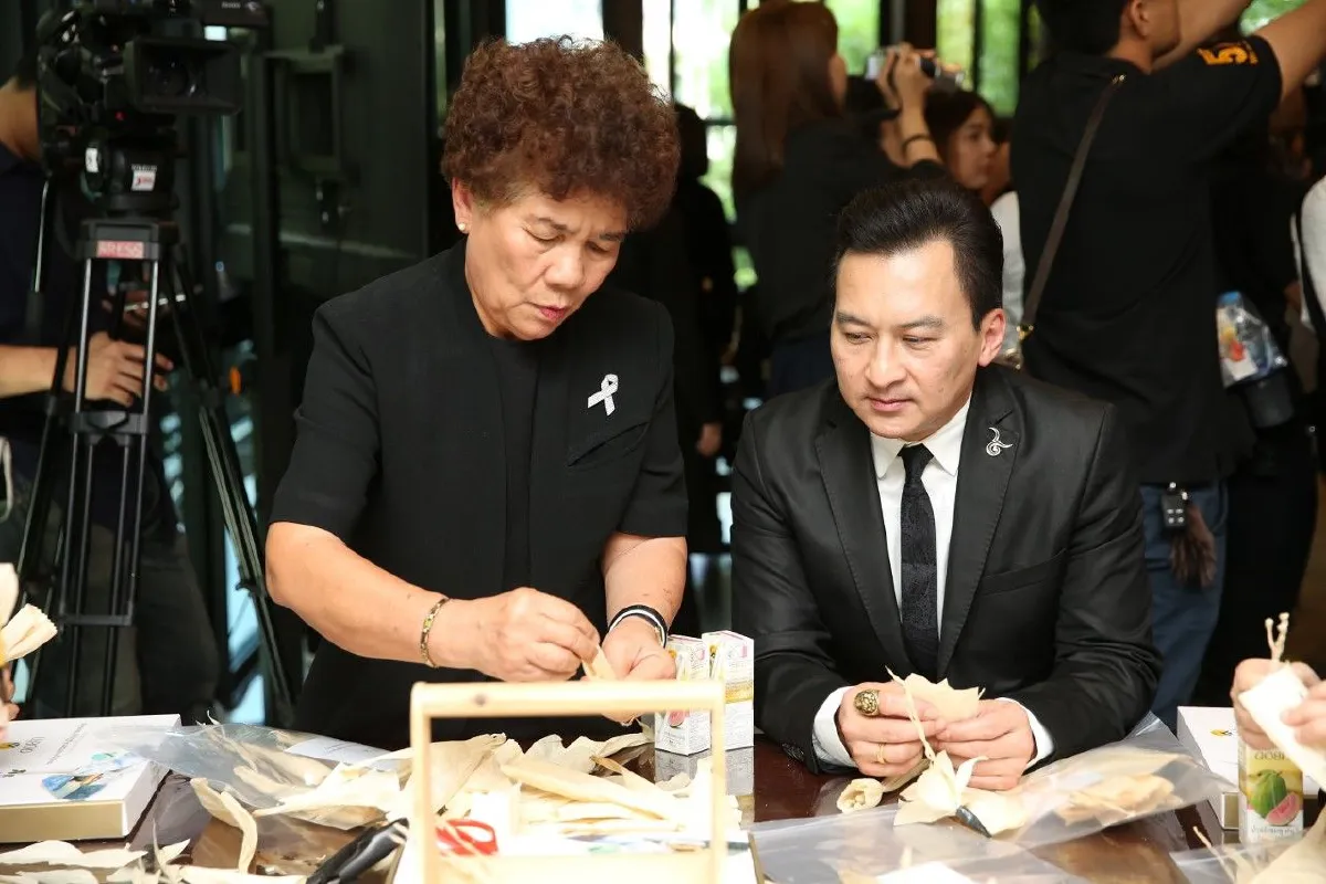 เมเจอร์ฯ-ดอยคำ จัด “โครงการรวมพลังถวายความภักดี” ชวนประดิษฐ์ดอกไม้จันทน์