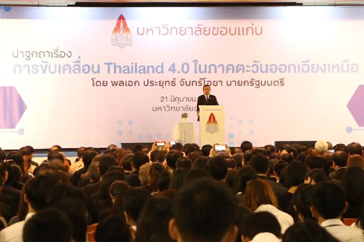 นายกฯเผยกำลังเร่งช่วยคนจนรายได้ต่ำ30,000บ./ปี นายกฯเผยกำลังเร่งช่วยคนจนรายได้ต่ำ30,000บ./ปี