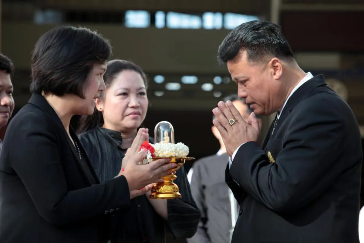 ศิษย์เก่า-ปัจจุบันให้กำลังใจผอ.สามเสนวิทยาลัย