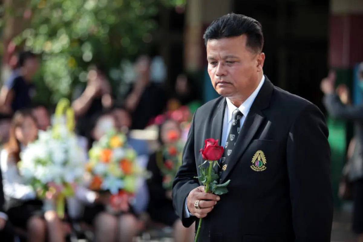 ศิษย์เก่า-ปัจจุบันให้กำลังใจผอ.สามเสนวิทยาลัย