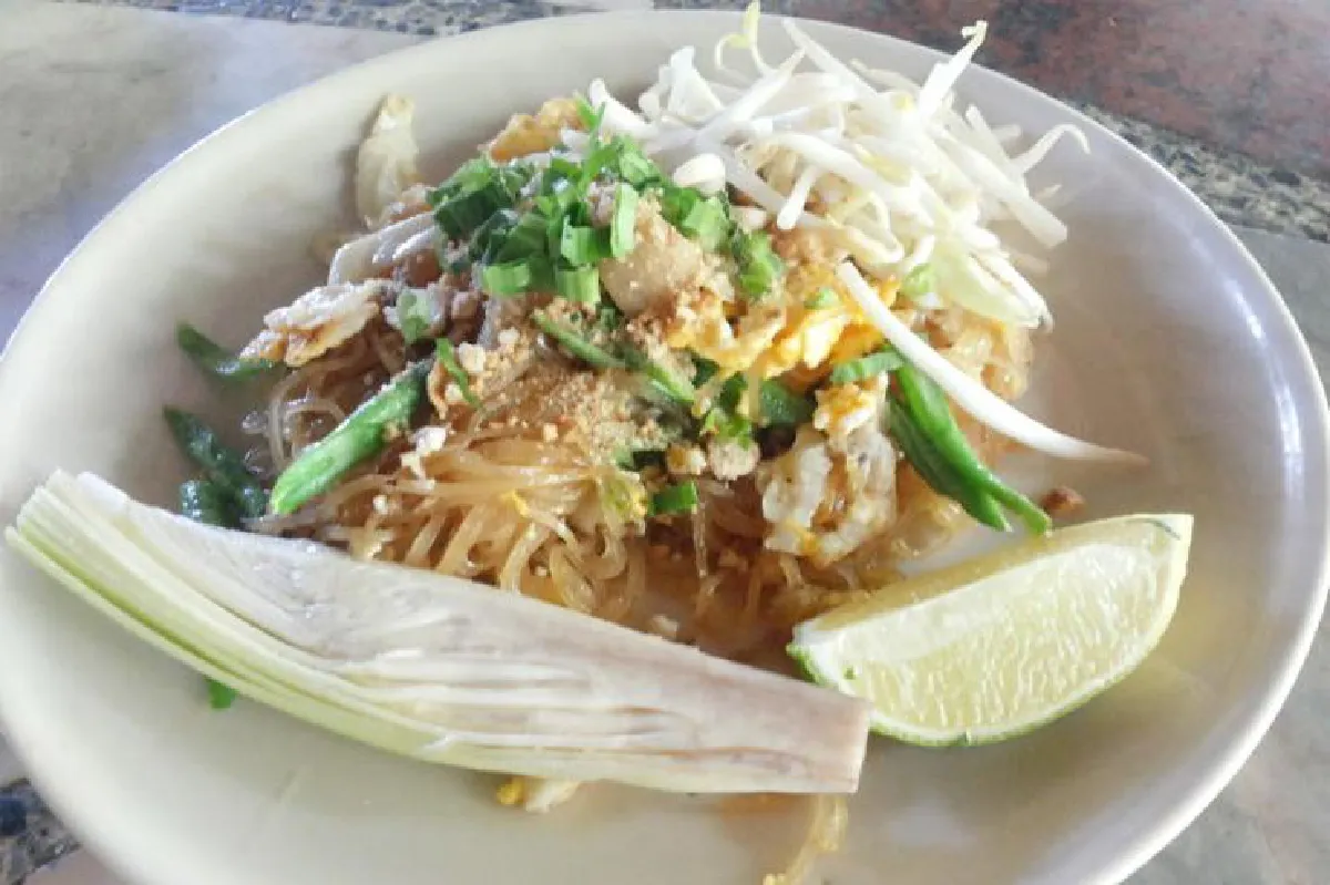 ร้านยายน้อย ก๋วยเตี๋ยวสุโขทัยสูตรโบราณแท้