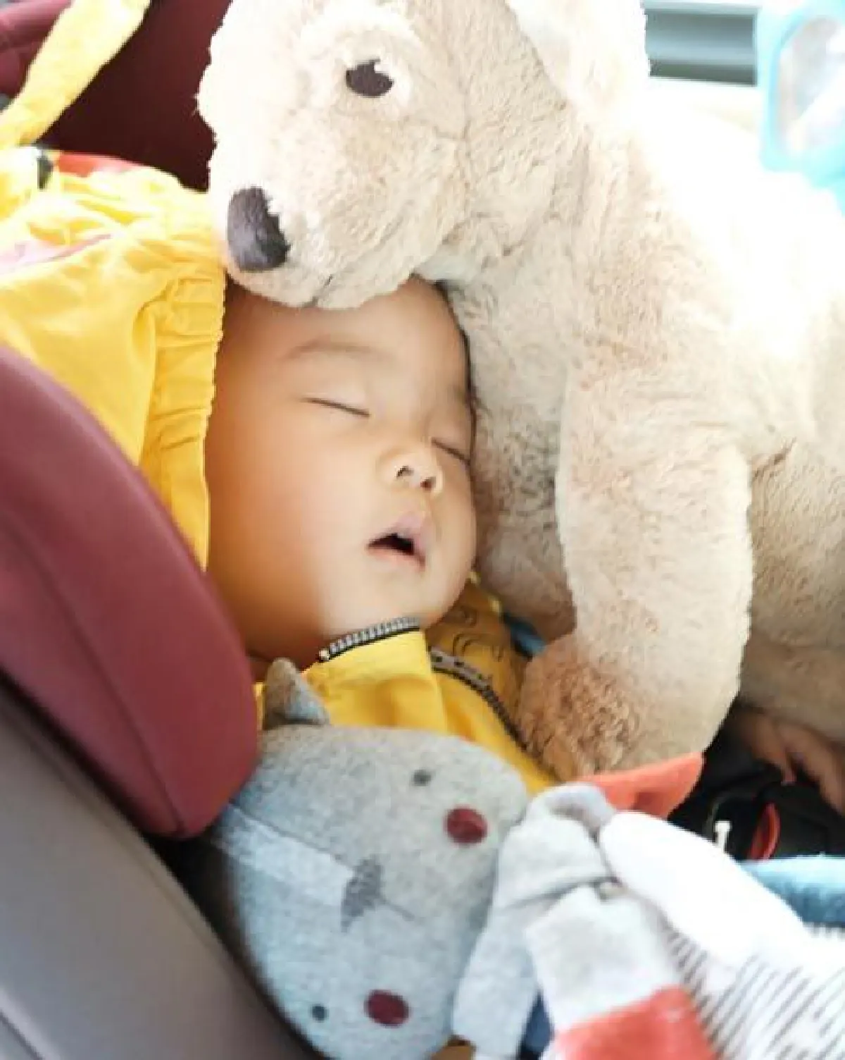 ชมคลิป อั้ม พัชราภา โชว์สเต็ปพริ้วหลอกล่อขออุ้ม น้องเป่าเปา