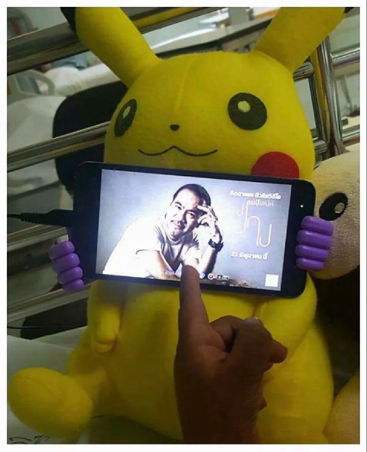 หัวใจหล่อ! ป้าง นครินทร์ รุดเยี่ยมแฟนคลับวัย 3 ขวบ ป่วยเป็นมะเร็ง