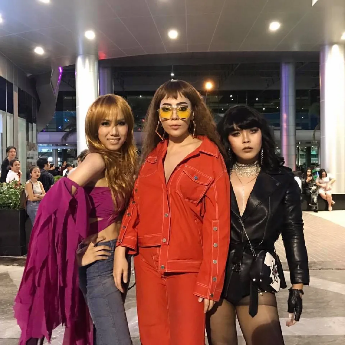 ส่องแฟชั่นเริ่ดๆ ดารา-แฟนคลับ แต่งเต็มดูคอนเสิร์ตบริทนีย์