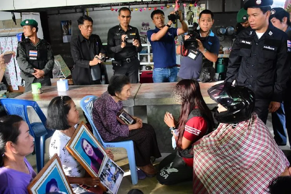 ตร.คุมเภสัชกรฆ่าพ่อตาแม่ยายทำแผนหวิดโดนประชาทัณฑ์