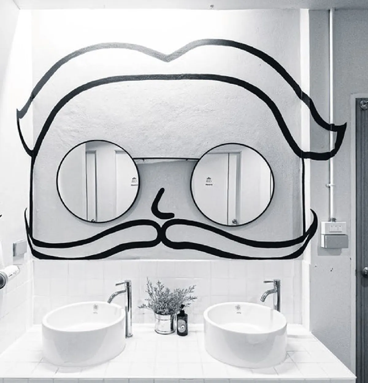 ใช้ชีวิตให้มีสีสัน ลีฟอิทอัพ โฮสเทล ชิดลม