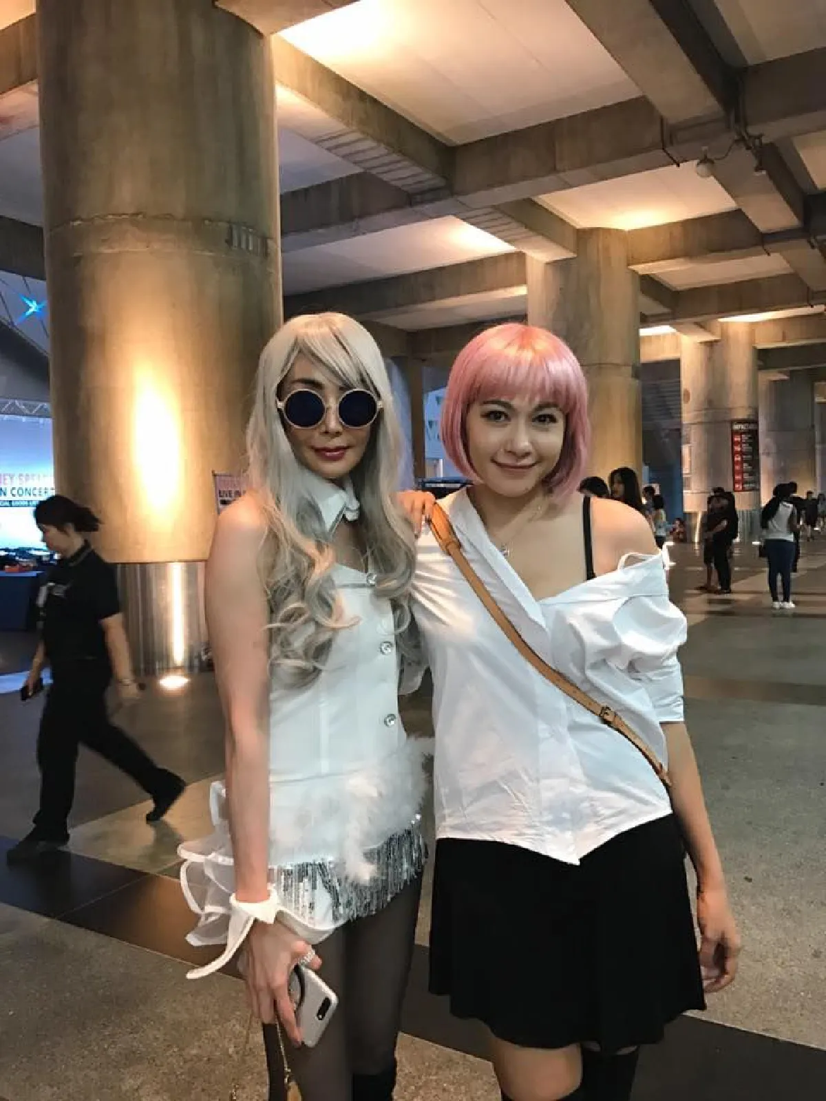 ส่องแฟชั่นเริ่ดๆ ดารา-แฟนคลับ แต่งเต็มดูคอนเสิร์ตบริทนีย์