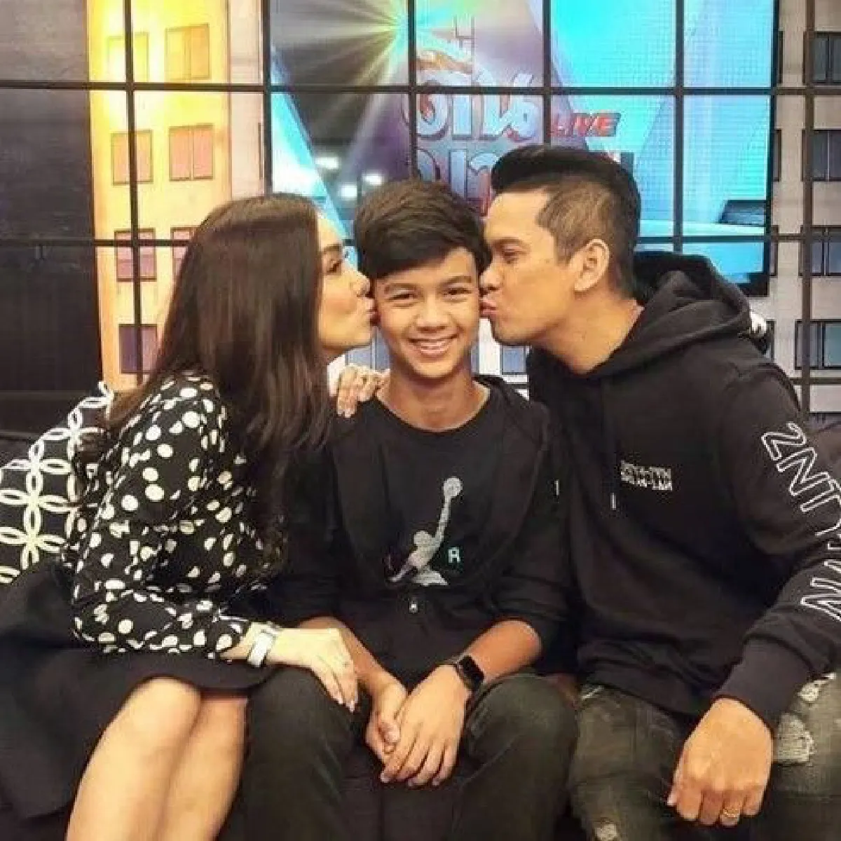 แมว จิรศักดิ์ ยินดีกับความรัก "นิโคล-ศรราม"