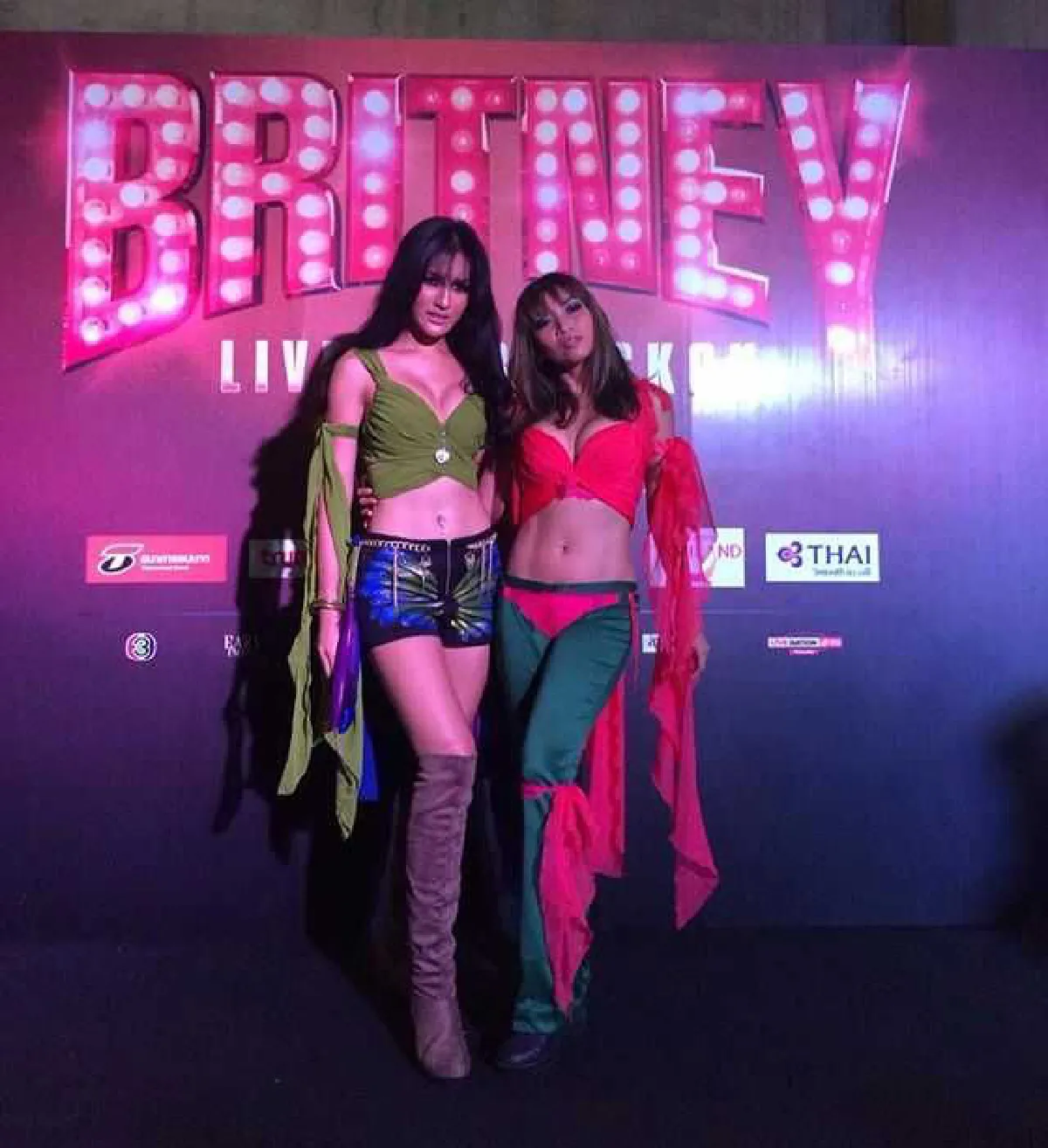 น้องดีแลน ถึงกับอึ้ง! พ่อแมทธิว แปลงโฉมดูคอนเสิร์ตบริทนีย์