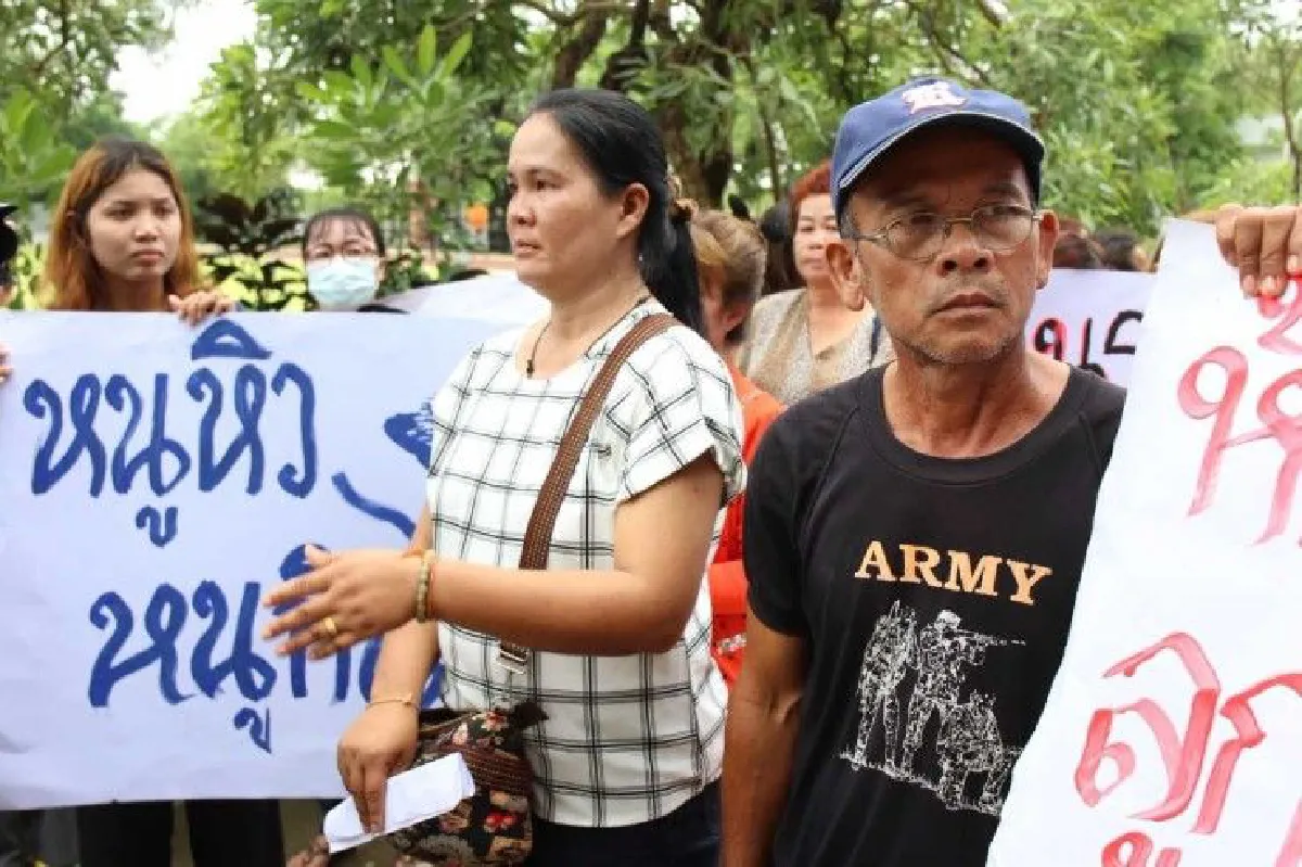 นร.-ผู้ปกครองโรงเรียนโสตศึกษาอุดรฯชุมนุมประท้วงขับไล่ผอ.