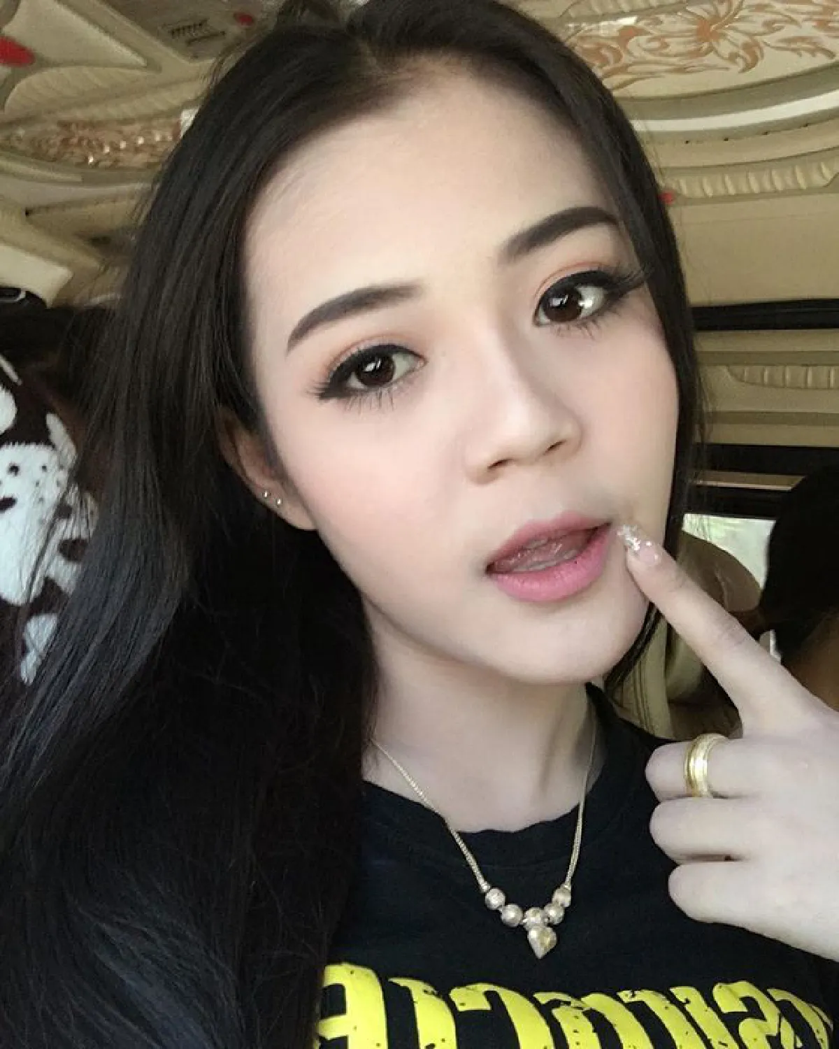 ผู้สาวรวยเละ! ลำไย ไหทองคำ ถอยรถหรูป้ายแดงจากน้ำพักน้ำแรง