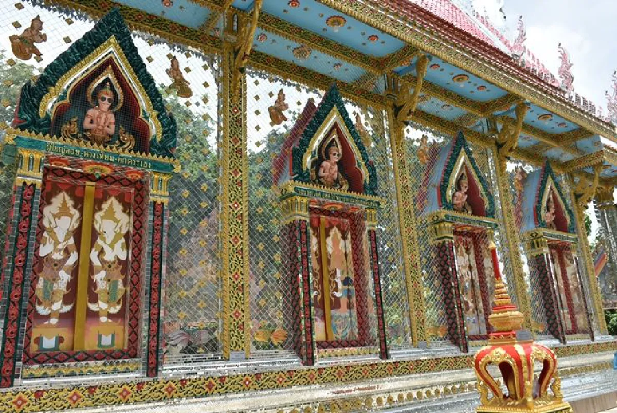 วัดดังบูรณะอุโบสถแต่งเทวดาสวมแว่นดำแฝงหลักธรรม