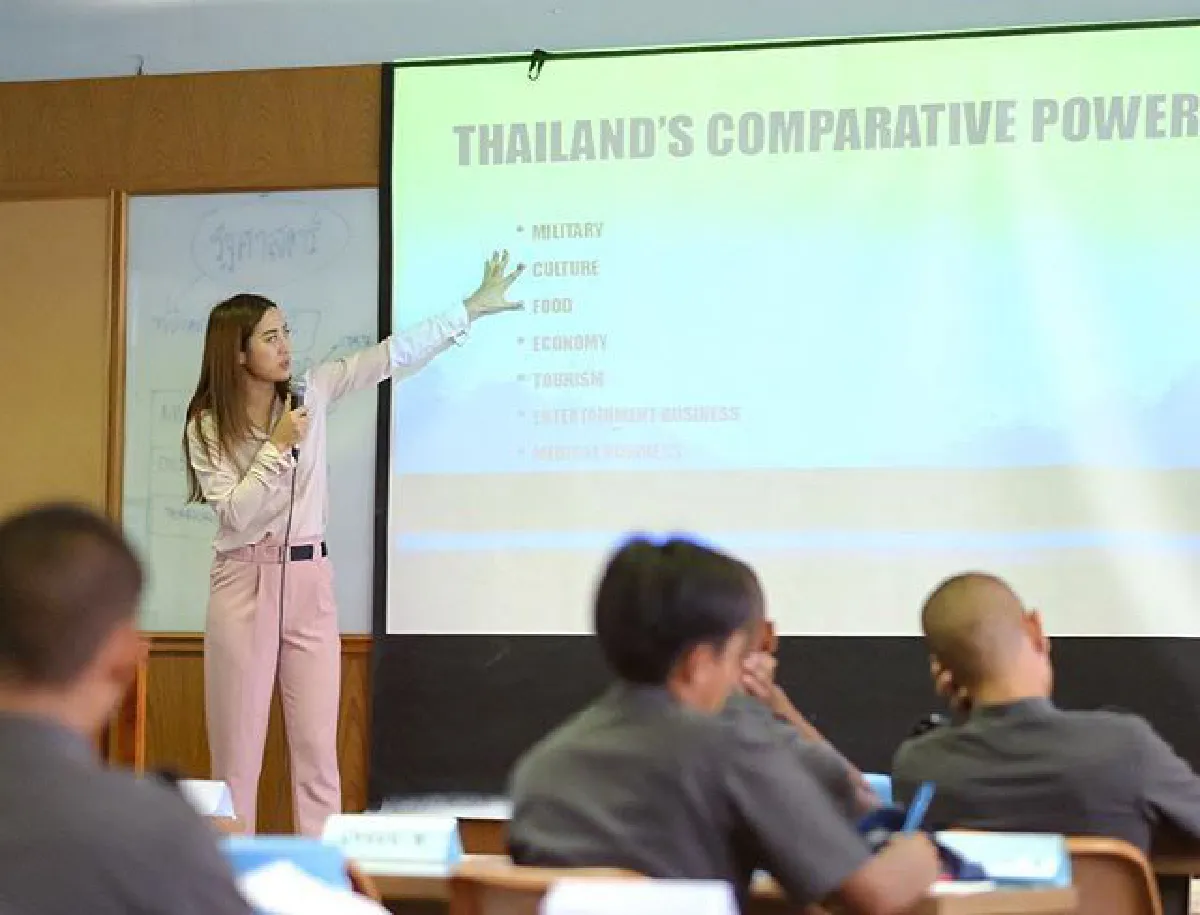 สวยเก่งครบเครื่อง! ดร.วีเจจ๋า กับบทบาทอาจารย์สอนรร.นายร้อยตำรวจ