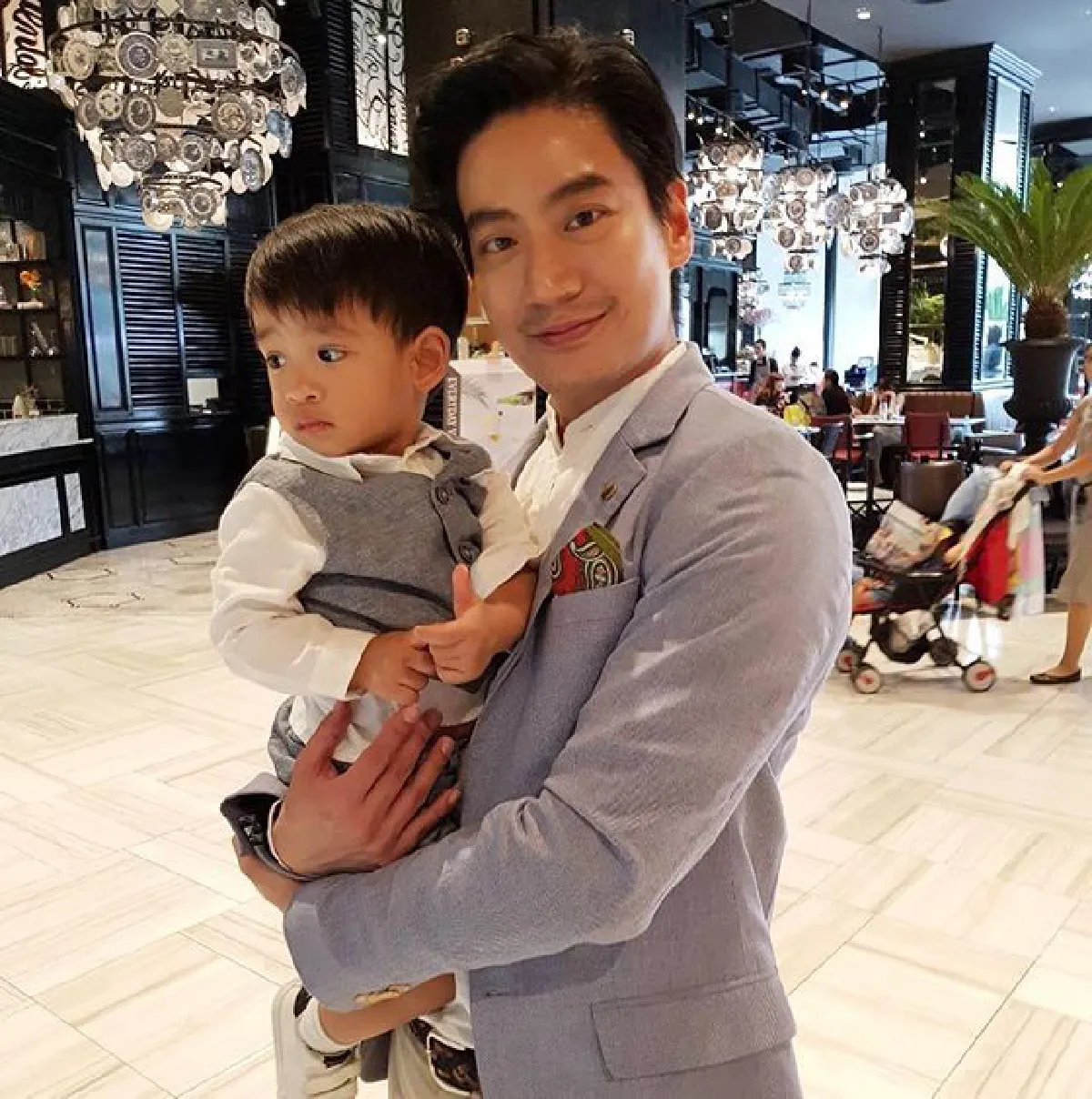 หมอโอ๊ค-โอปอล์ สร้างบ้านใหม่ใกล้รร.เตรียมพร้อมเพื่อลูกแฝด