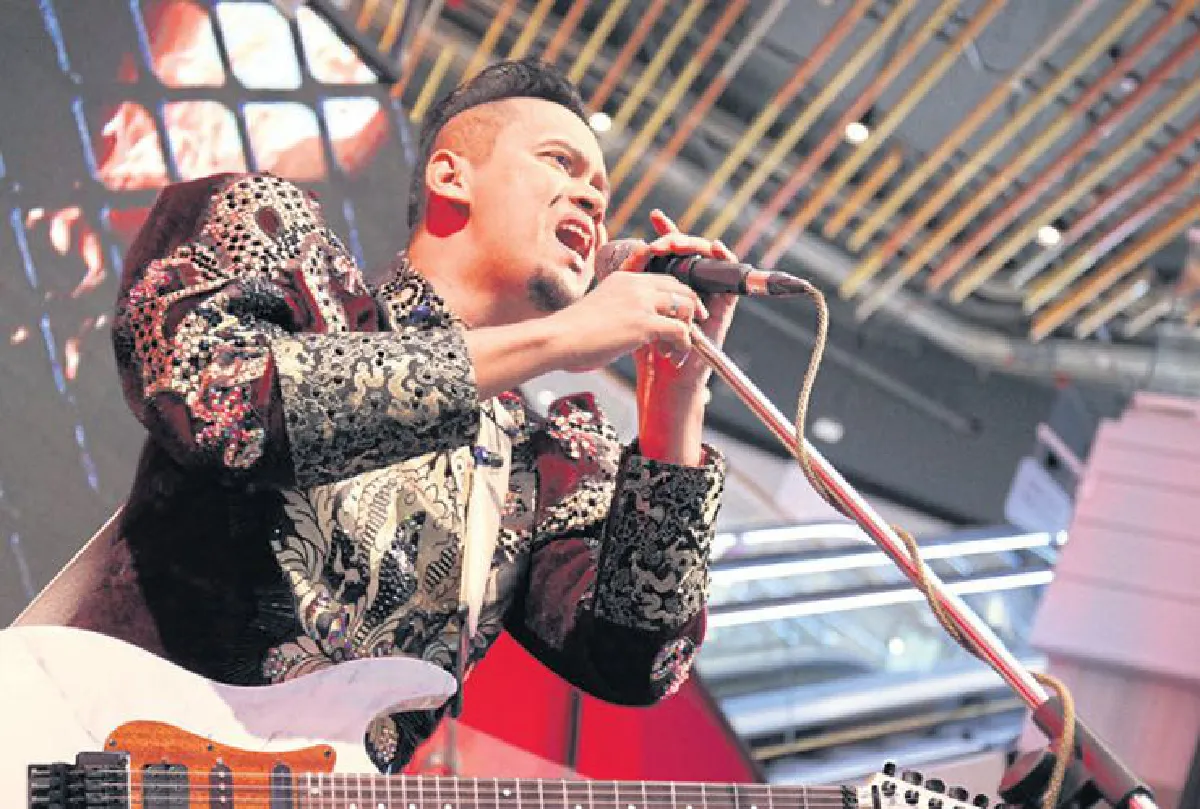 ใกล้ชิดสุดๆ กับหน้ากากนักร้อง