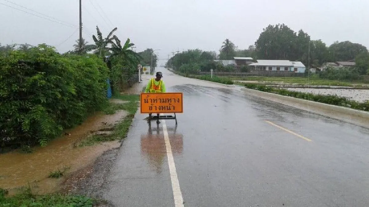 กรมทางหลวงชนบท สั่งเคลียร์สิ่งกีดขวางเส้นทางการจราจรทุกพื้นที่ รับมืออุทกภัย