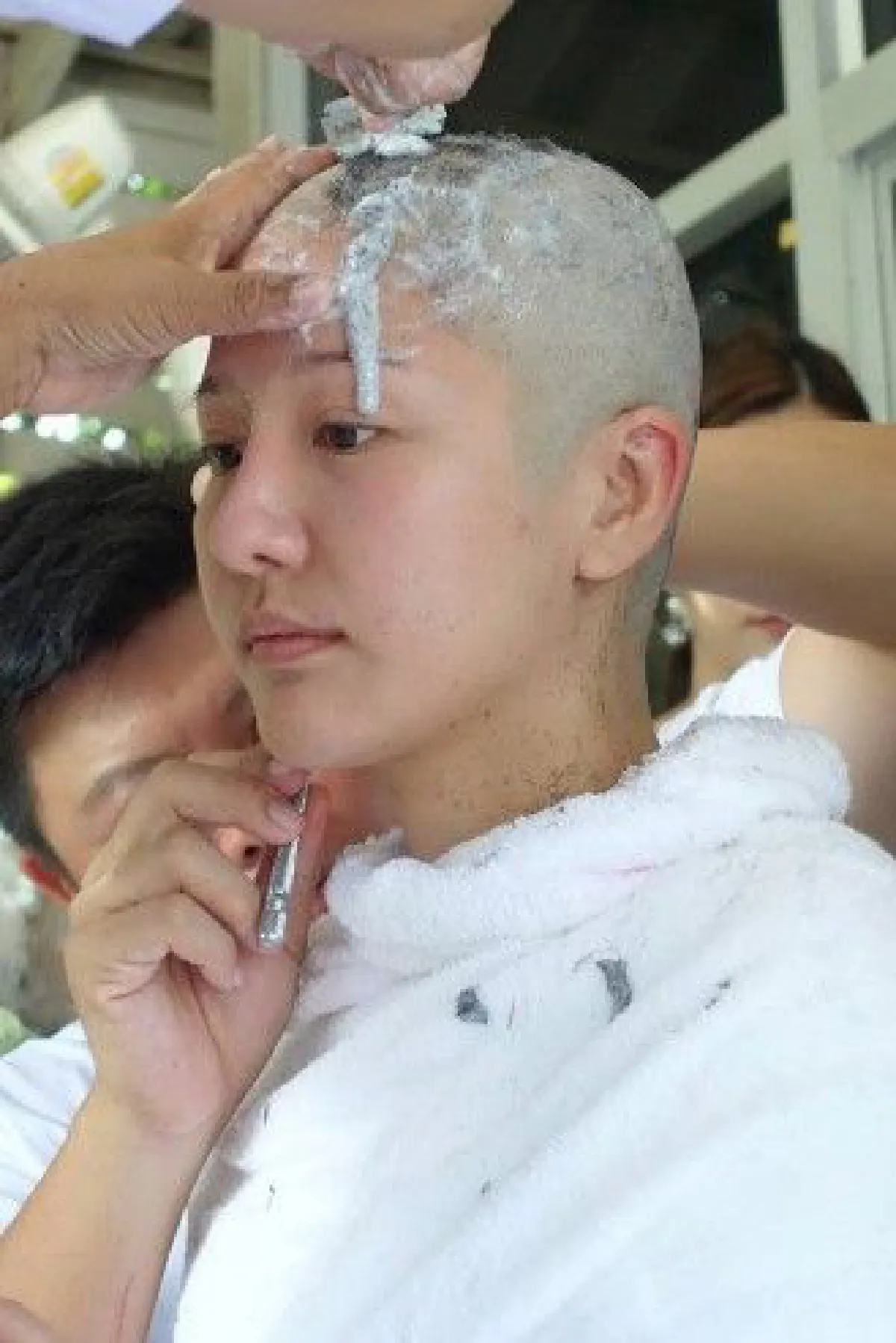 "สต็อป" อดีตพริตตี้เงินล้านบวชชี ทดแทนคุณพ่อแม่ 1 พรรษา