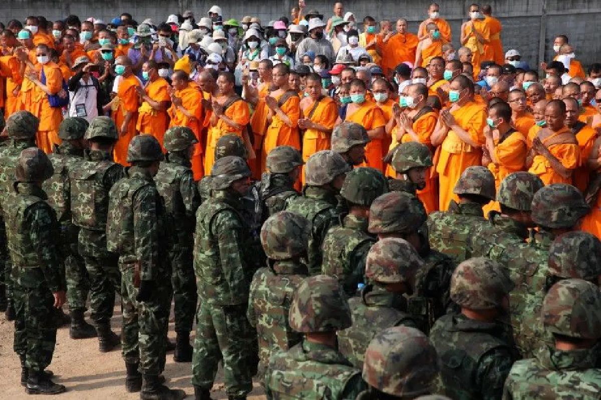 ยกเลิกม.44-เจรจาธัมมชโย ทางออกศึกธรรมกาย?