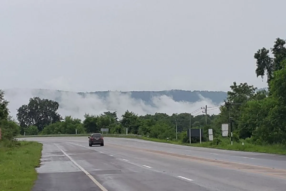 ชมปรากฎการณ์ทิวหมอกทอดยาวเหนือลำน้ำ