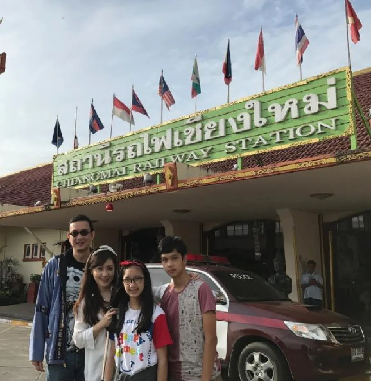 อบอุ่นน่ารัก! กวาง-น็อต พาลูกๆนั่งรถไฟไปแอ่วเหนือ
