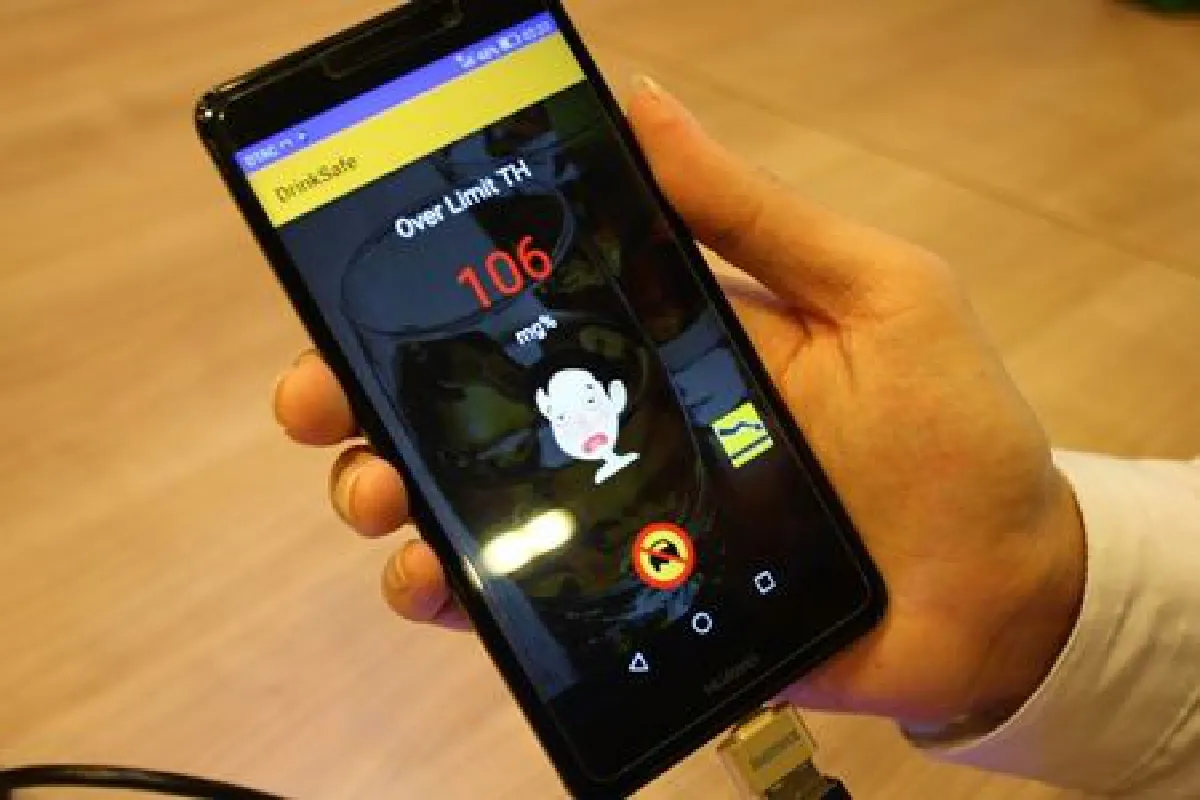 เจ๋ง! มธ.เปิดตัวแอพ “ดริ๊งเซฟ” ตรวจวัดปริมาณแอลกอฮอล์ในเลือด-รู้เวลาสร่างเมา