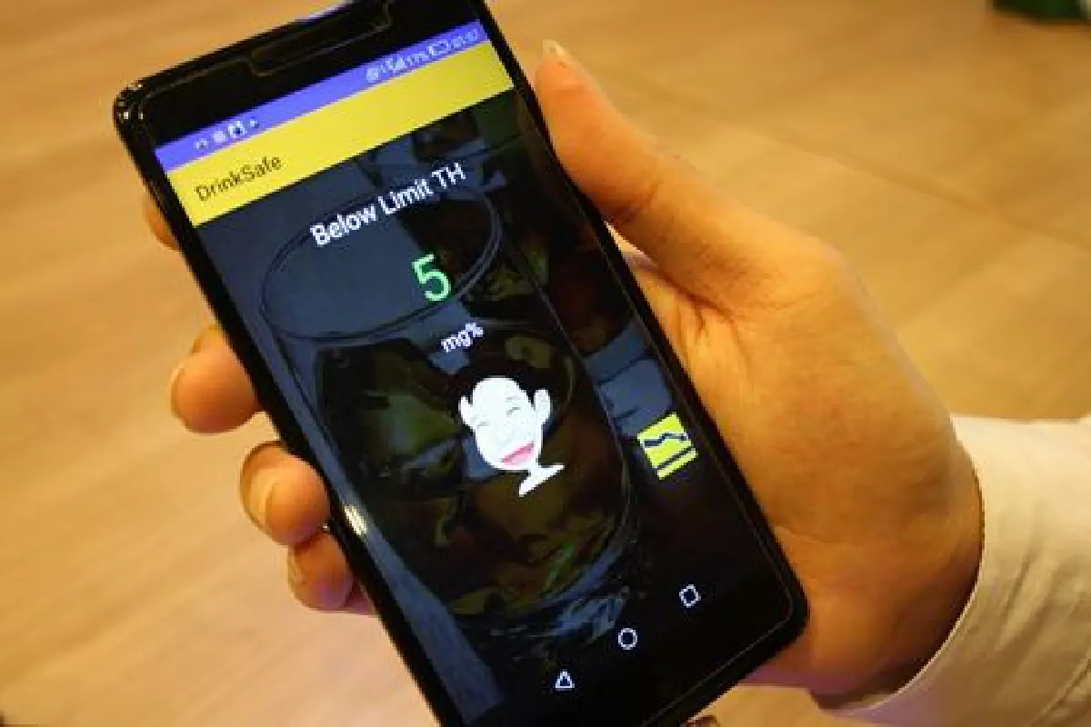 เจ๋ง! มธ.เปิดตัวแอพ “ดริ๊งเซฟ” ตรวจวัดปริมาณแอลกอฮอล์ในเลือด-รู้เวลาสร่างเมา