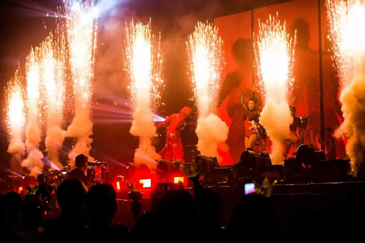 ฟินทั้งฮอลล์! จี-ดรากอน ใกล้ชิดแฟนคลับจัดเต็มแสงสีอลังการ