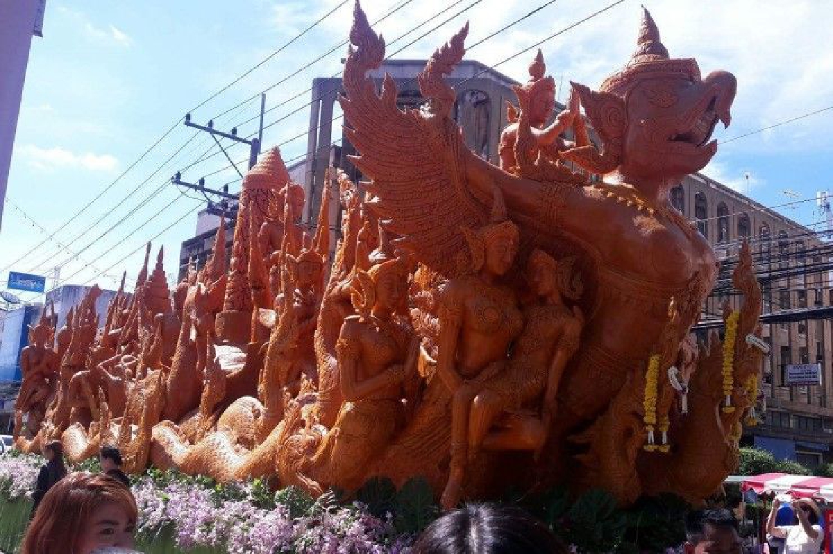 อุบลฯจัดงานแห่เทียนพรรษายิ่งใหญ่ นักท่องเที่ยวแน่น อุบลฯจัดงานแห่เทียนพรรษายิ่งใหญ่ นักท่องเที่ยวแน่น