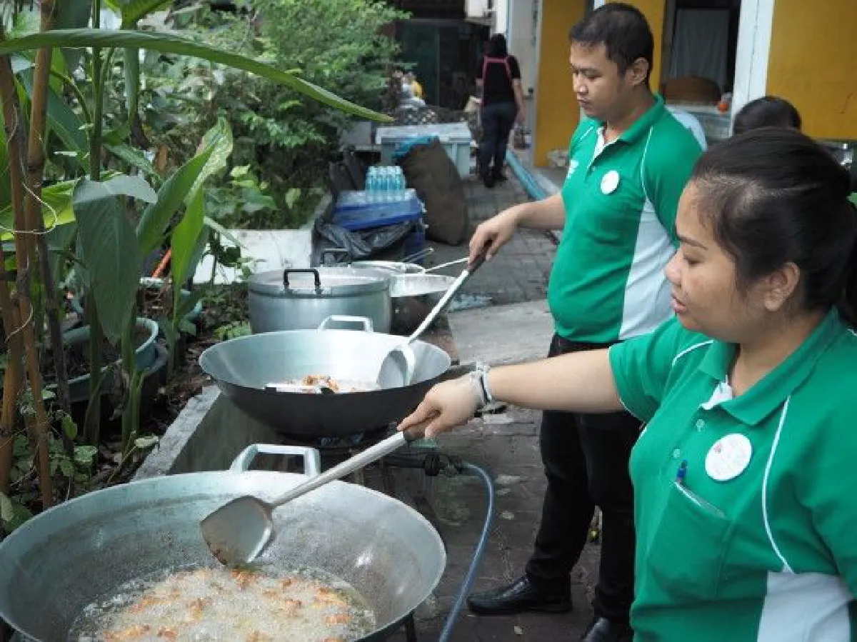 "โลตัส"ลดขยะอาหารสด ส่งต่อสินค้าป้ายเหลืองให้ผู้ยากไร้