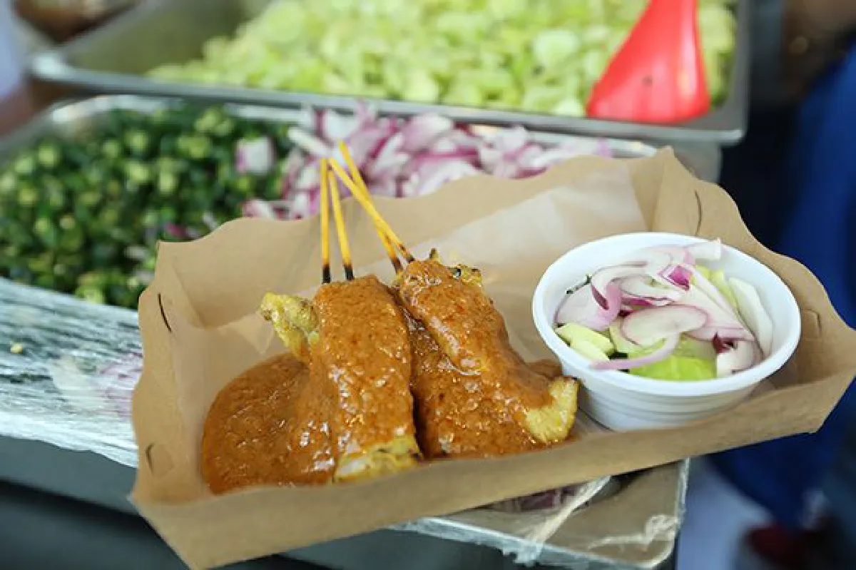 "เทสต์ ออฟ เดอะ เวิลด์ แอท เซ็นทรัล แบงค็อก" (Tastes of The World @ Central Bangkok)