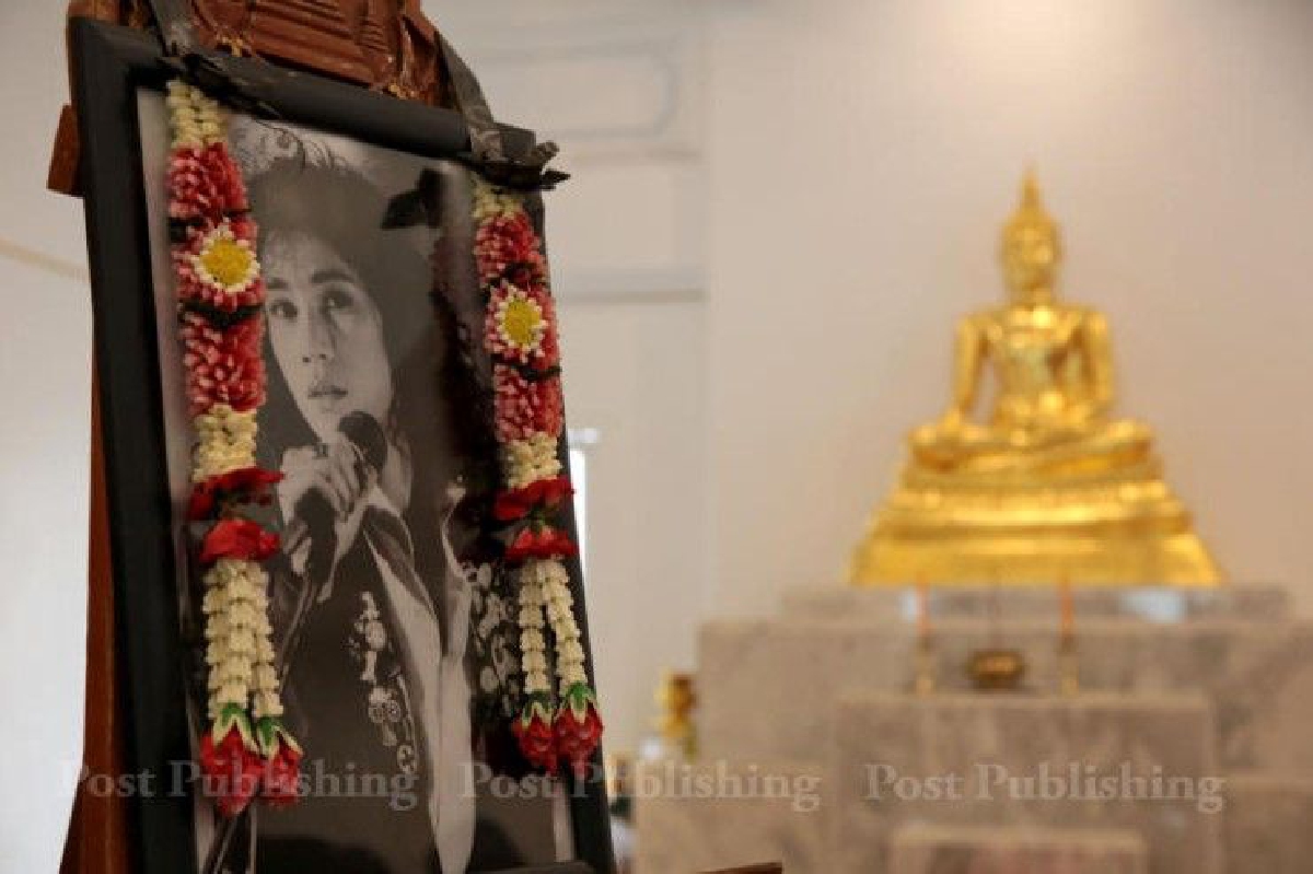คนบันเทิงร่วมรดน้ำศพ "แหวน ฐิติมา" เพื่อนร้องเพลง "เรามีเรา" ไว้อาลัย คนบันเทิงร่วมรดน้ำศพ "แหวน ฐิติมา" เพื่อนร้องเพลง "เรามีเรา" ไว้อาลัย