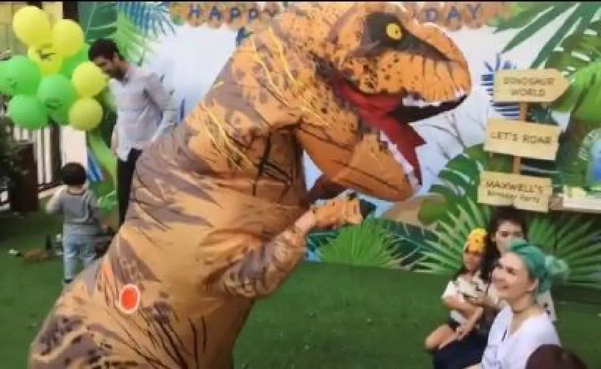 ไมค์ พิรัชต์ ทุ่มสุดตัว! แต่งชุดไดโนเสาร์เซอร์ไพรส์วันเกิด แม็กซ์เวลล์