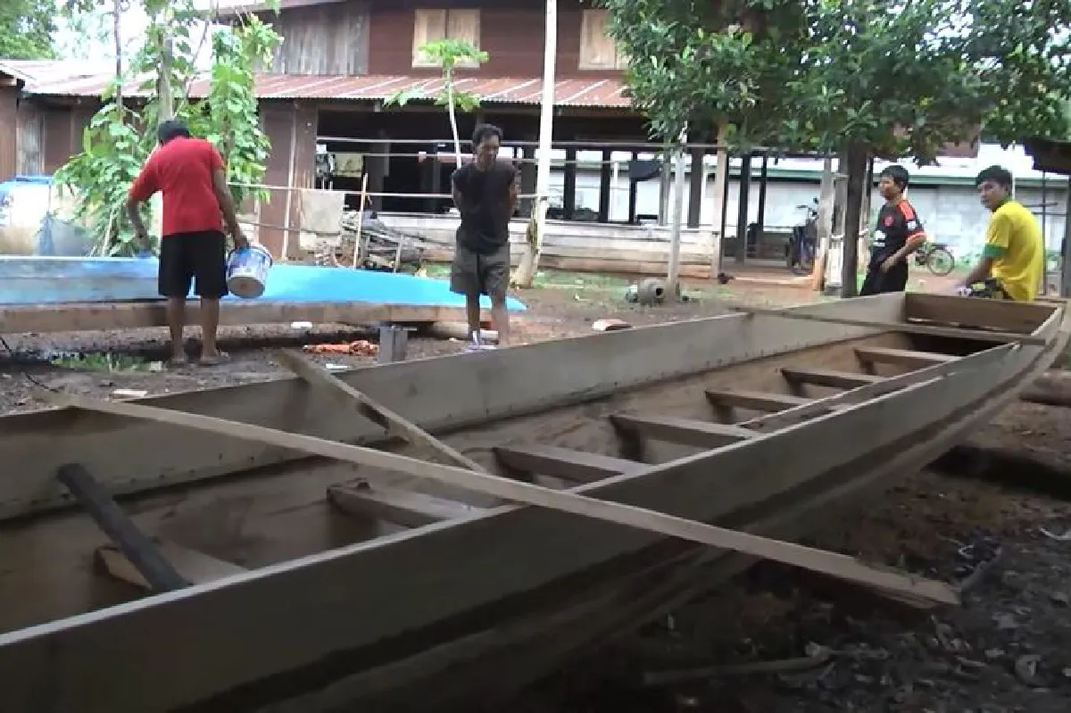 ชาวบ้านโชว์ปูมปัญญาดั้งเดิมต่อเรือหาปลาขาย