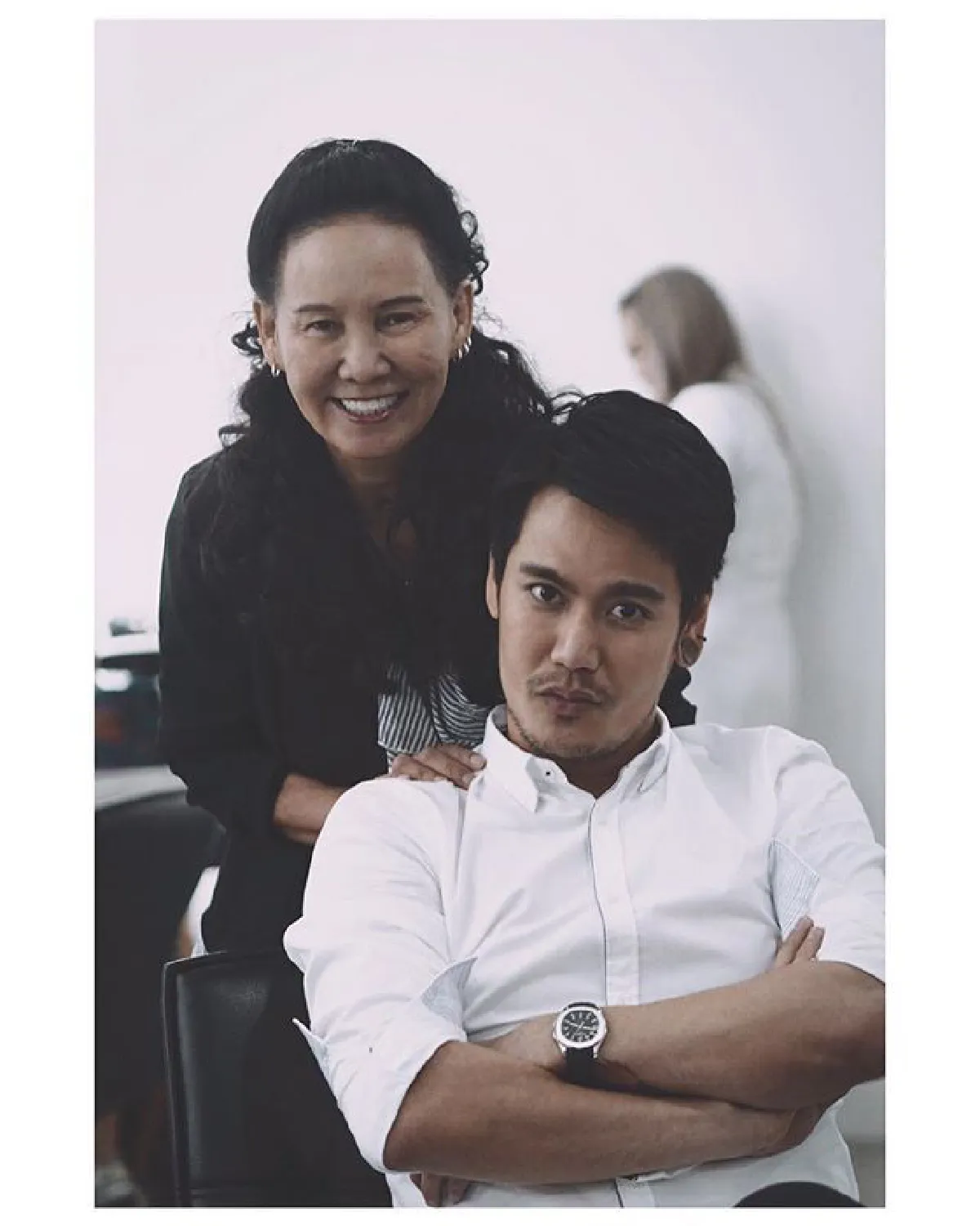 กำลังใจมาเต็ม! อ๊อฟ-ใหม่ นำทีมโพสต์อยู่เคียงข้าง พี่ฉอด สายทิพย์