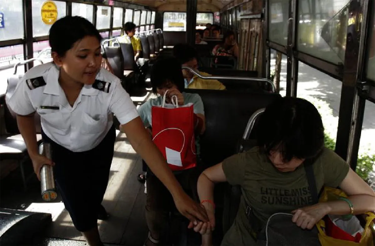 อนาคต ‘กระเป๋ารถเมล์’ ไทย เสียงครวญจากผู้ถือกระบอกตั๋ว