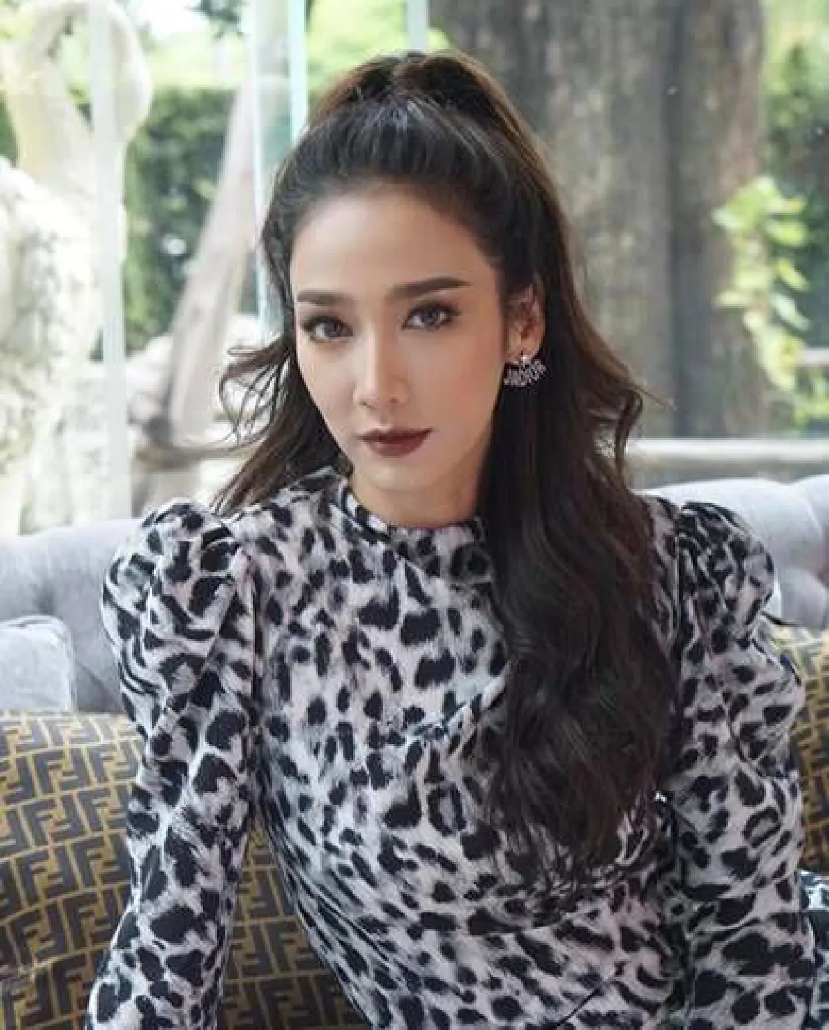 แซ่บฉบับตัวแม่! อั้ม พัชราภา กับชุดลายเสือโชว์เรียวขาสวยเป๊ะ
