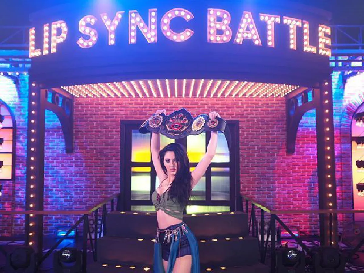 ใหม่ ดาวิกา โชว์เด็ดเล่นใหญ่! ในเพลงที่มีงูออกมาของจริง (มีคลิป)