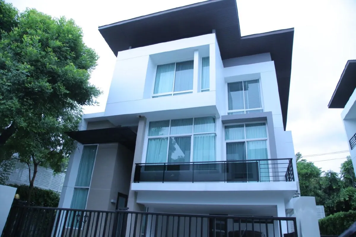 ซานิ เอเอฟ เปิดบ้านหรูสไตล์โมเดิร์น โชว์ของสะสมสุดหวง