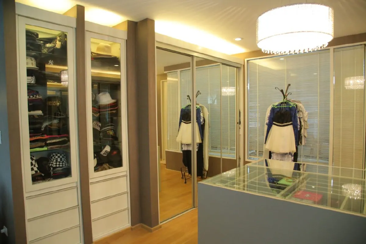 ซานิ เอเอฟ เปิดบ้านหรูสไตล์โมเดิร์น โชว์ของสะสมสุดหวง