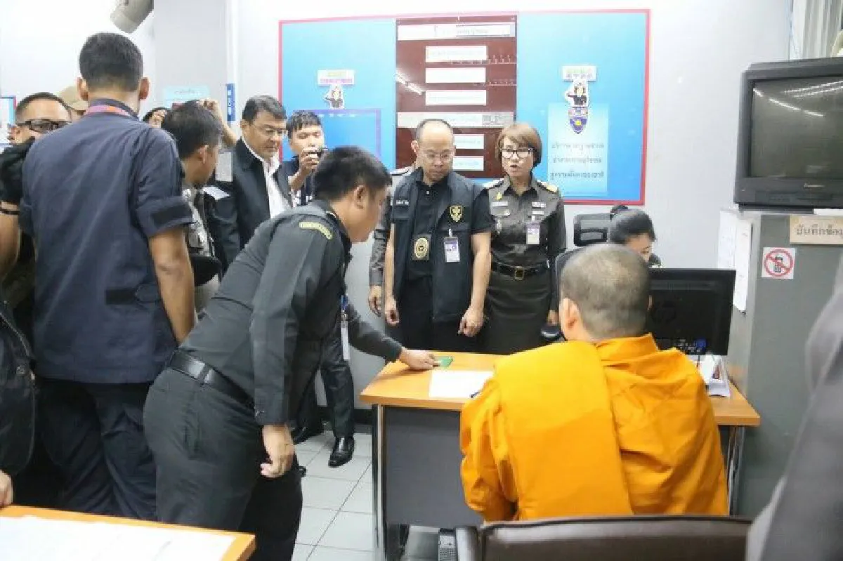 "เณรคำ" ถึงไทยแล้ว ดีเอสไอคุมตัวสอบปากคำ
