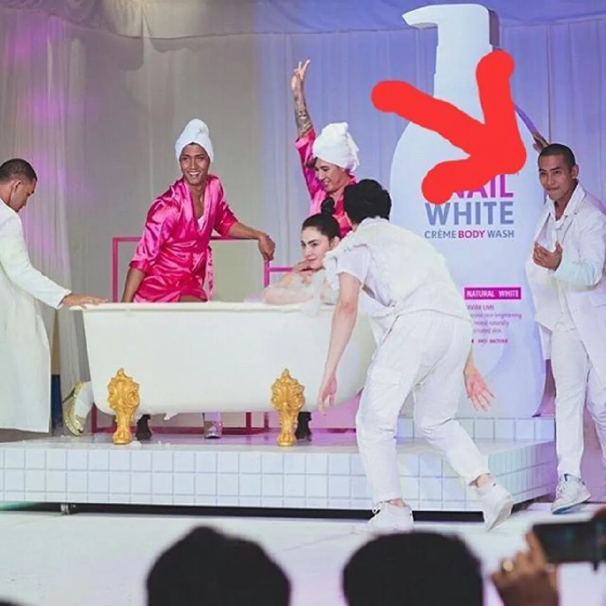 แฝดที่พลัดพราก?! ป๋อมแป๋ม-เพชรจ้า แชะภาพคู่เทียบความเหมือน