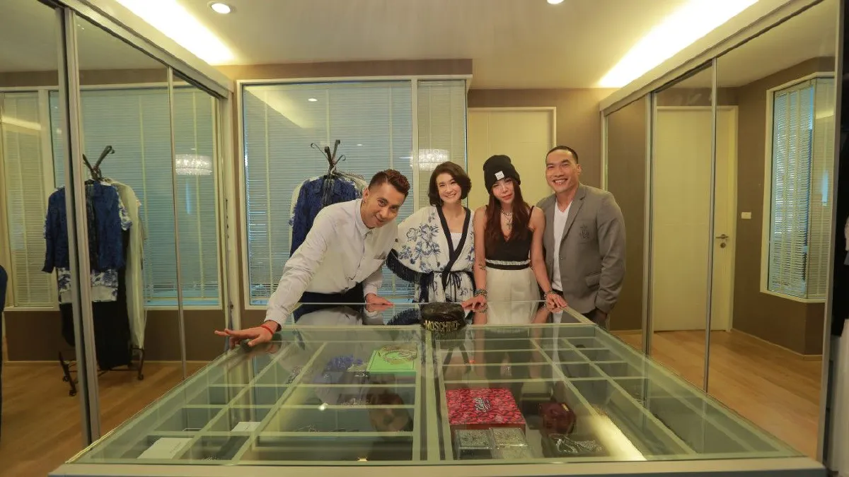 ซานิ เอเอฟ เปิดบ้านหรูสไตล์โมเดิร์น โชว์ของสะสมสุดหวง