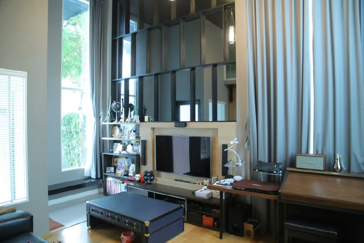 ซานิ เอเอฟ เปิดบ้านหรูสไตล์โมเดิร์น โชว์ของสะสมสุดหวง