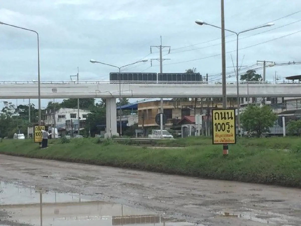ชาวบ้านร้องช่วยเหลือ "ถนนร้อยรู" สภาพสุดอนาถ
