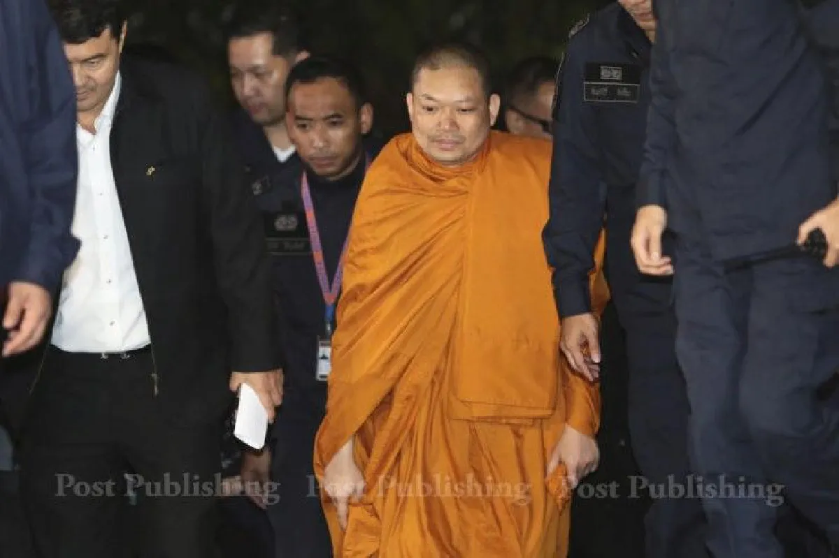 ชมภาพชุด ดีเอสไอคุม "เณรคำ" สอบปากคำหลังกลับถึงไทย