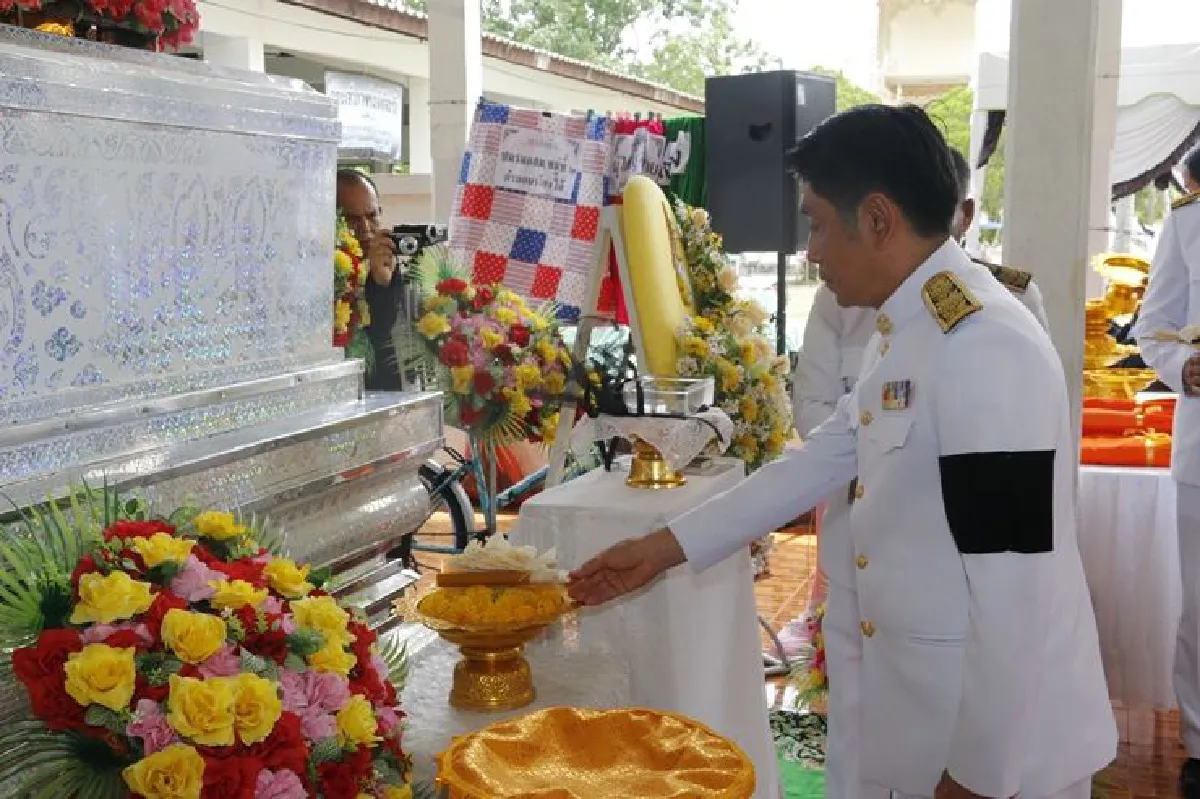 ร.10พระราชทานเพลิงฮีโร่หนุ่มวัย19เสียชีวิตช่วยเด็กจมน้ำ